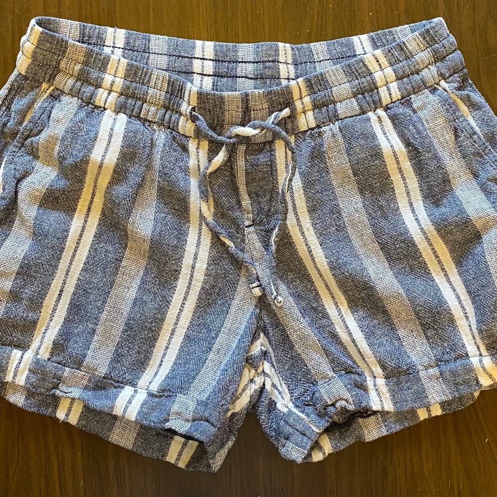 Old Navy Blue and White Striped Women's Linen Blend Shorts